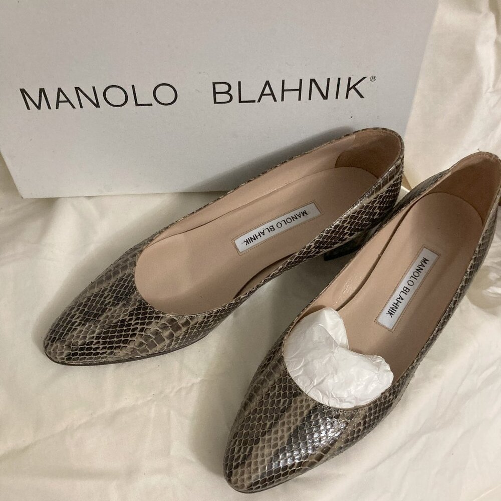 Women's MANOLO BLAHNIK  NWT Genuine Snake Skin Handcrafted PUMPS Size 37.5